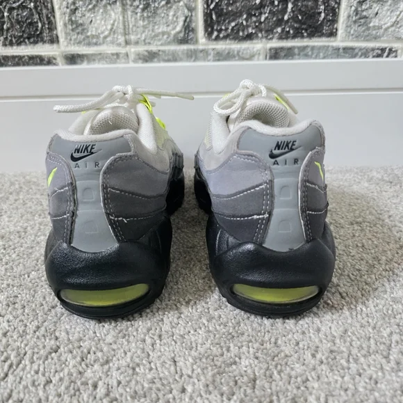 Nike Air Max 95 Youth Gray/ Neon Sneakers Size 6 5Y - Picture 4 of 8